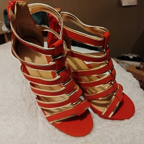 Charlotte Russe Red Wedges - Picture 3 of 4